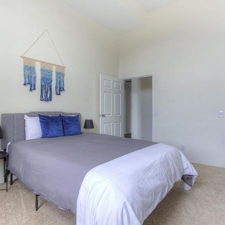 Апартаменты Frontdesk I River Place Apts Rivertown Детройт Номер фото