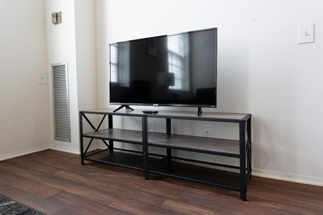 Апартаменты Frontdesk I River Place Apts Rivertown Детройт Номер фото